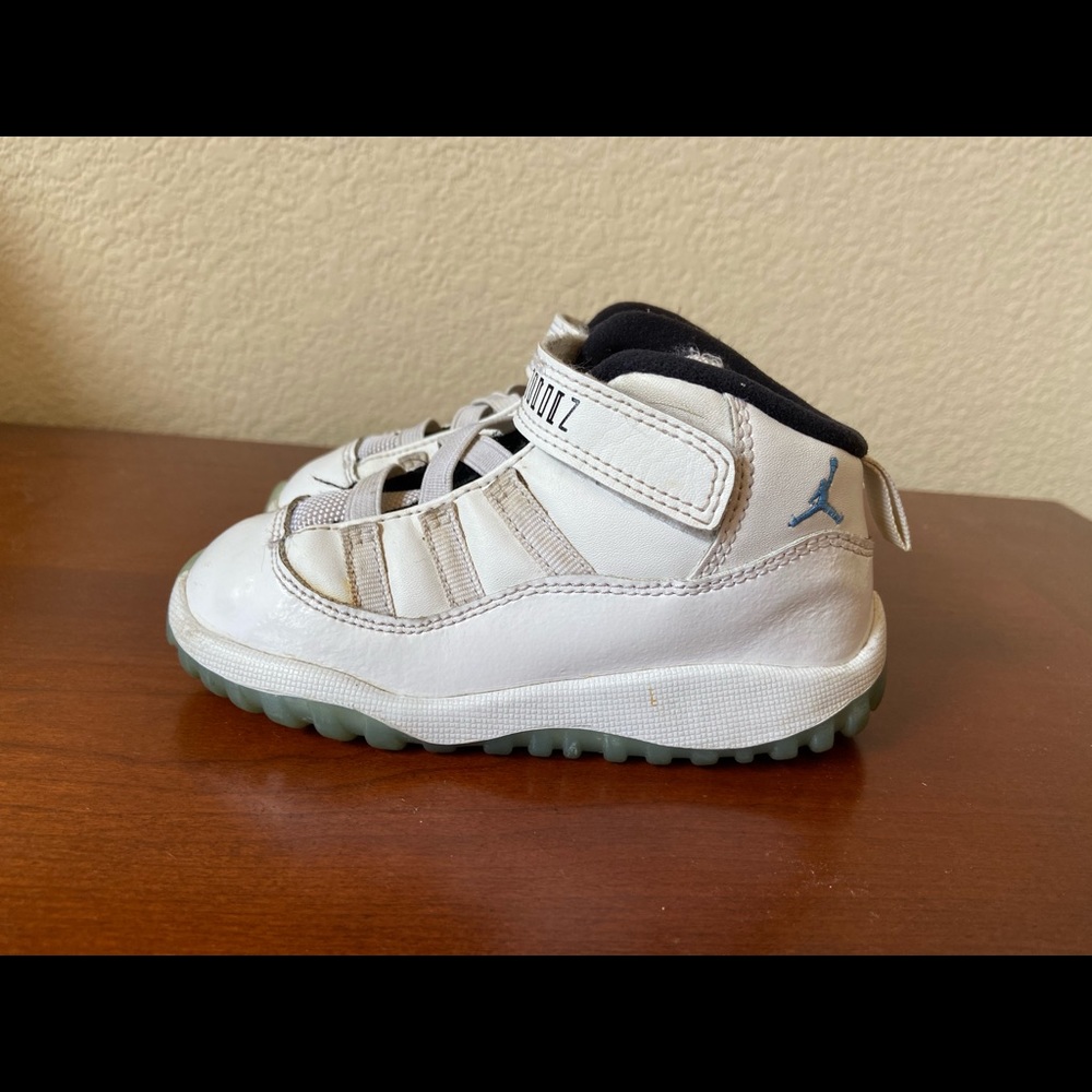 Jordan 11 Columbia’s size 8c pre school size
